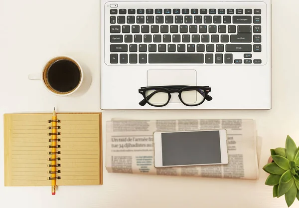 Lugar Trabajo Sin Personas Primer Plano Computadora Portátil Con Pantalla —  Fotos de Stock