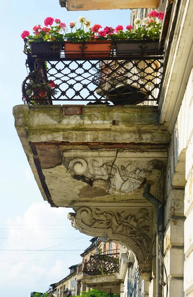 Fachada Casa Antigua Decorada Con Flores Colores Edificio Apartamentos Con — Foto de Stock