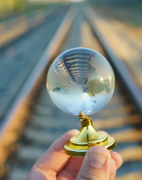 Crystal Globe Centered Railway Inglês Trilho Metálico — Fotografia de Stock