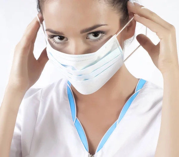 Testa Spalle Ritratto Ispanico Medico Donna Con Maschera Protettiva Guardando — Foto Stock