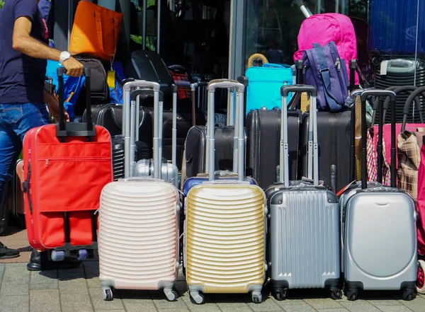 Maletas Escaparate Bolsas Equipaje Tienda Venta Maletas Para Viajes Maletas —  Fotos de Stock