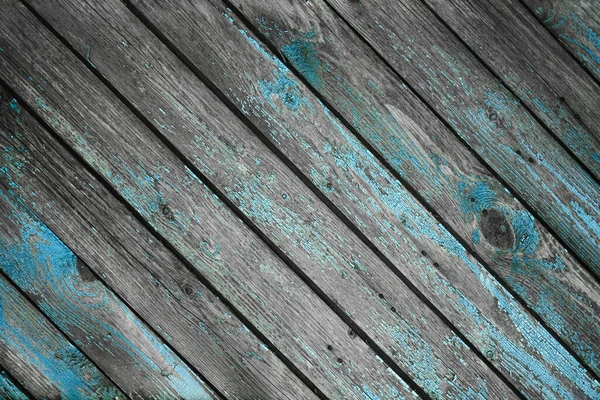 棕色的老画板的特写背景 木制表面上蓝色剥皮油漆的纹理 狭窄的村庄栅栏板 格栅木栅栏上的垂直线 — 图库照片