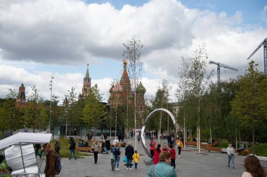 Moskova - Ağustos 2019. Parktan Kızıl Meydan 'a bak.