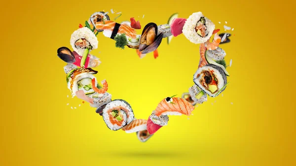 Sushi Volante Conjunto Amor Corazón Japan Alimentos Sashimi Salmón Arroz —  Fotos de Stock