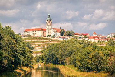 Melnik, Prag yakınlarındaki güzel tarihi şehir, Vltava ve Labe nehirler birleştiği at Çek Cumhuriyeti panoramik görünümü.