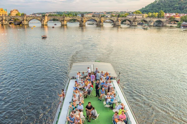 Prag Tjeckien Augusti 2016 Floden Vltava Med Berömda Karlsbron Och — Stockfoto