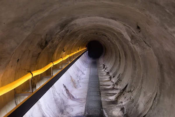 Velho túnel longo — Fotografia de Stock