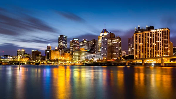 Pittsburgh skyline del centro all'alba — Foto Stock