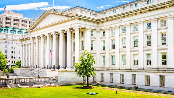 Het gebouw van het ministerie van Financiën in Washington D.C.. — Stockfoto