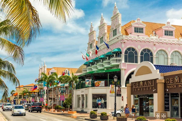 Rua comercial principal em Oranjestad, Aruba — Fotografia de Stock