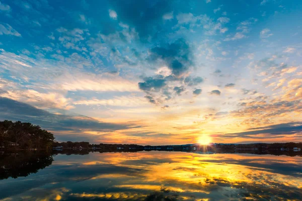 Dramatický západ slunce nad jezerem Parsippany — Stock fotografie