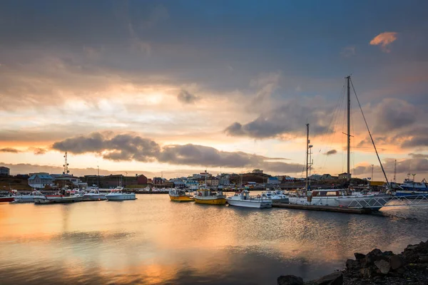 Snaefellsbaer Harbour Bij Zonsondergang Snaefellsbaer Een Stad Gelegen Het Westelijke — Stockfoto