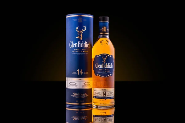 14 years old Glenfiddich single malt scotch whisky — Stock Photo, Image