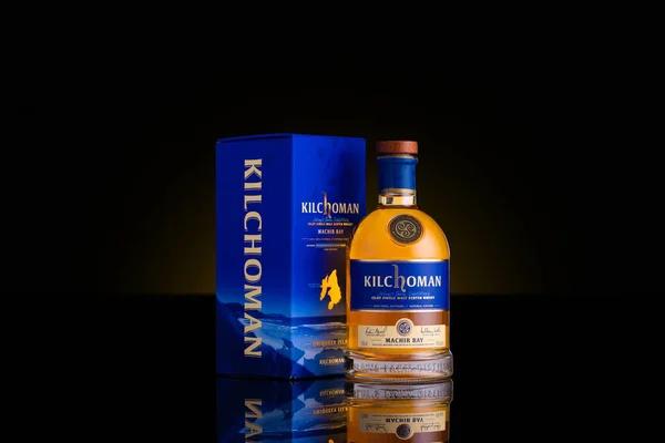 Botella y caja de un whisky escocés Kilchoman Machir Bay — Foto de Stock