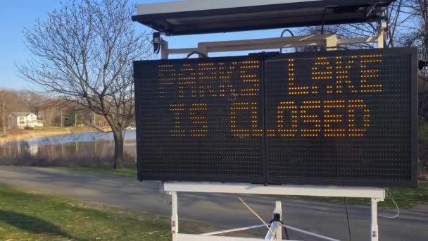 Электронный Знак Объявляет Закрытии Общественных Парков Нью Джерси Время Пандемии — стоковое видео