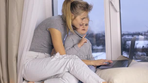 Cute daughter with her mom using computer — Stock Video