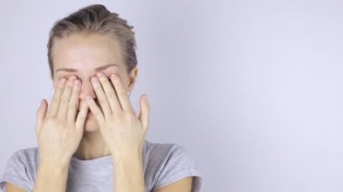 Genç güzel kadın gözleri losyonları
