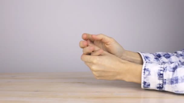 Pohyby nervózní ruky Zenske zblízka — Stock video