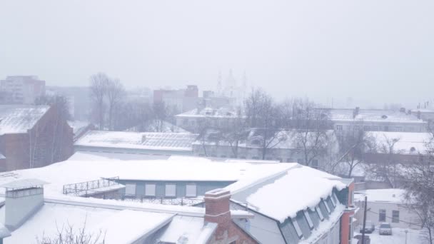 Pojęcie miasta śniegu. Ulice miasta ze śniegu — Wideo stockowe