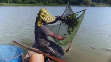 Balık ağı ile adam