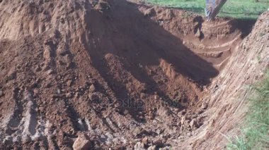 Dünya sitesinde kazma bir ekskavatör yakından
