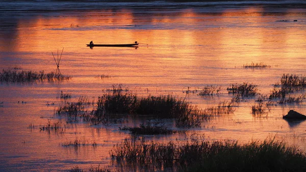 Pôr-do-sol no rio — Fotografia de Stock