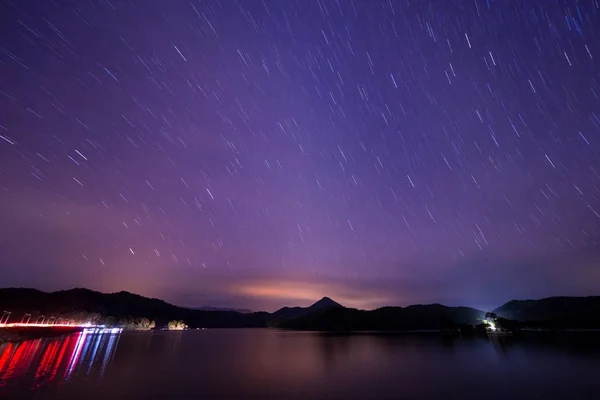 산, 강, 밤 하늘에 별 — 스톡 사진
