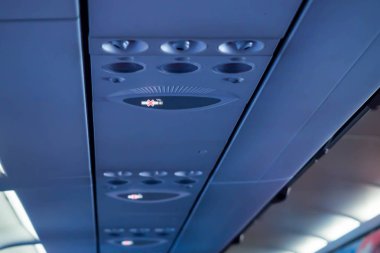 Uçakta hiç Sigara İçilmez işareti.