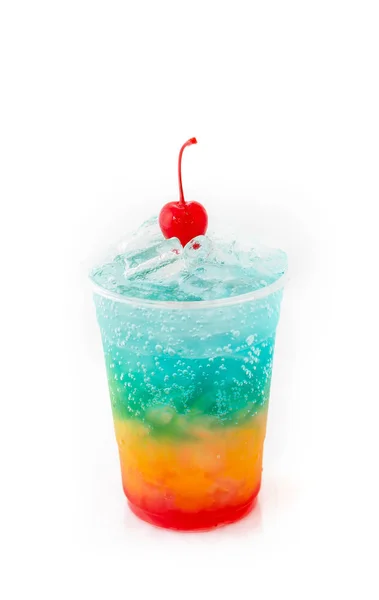 İtalyan soda ve plastik kap içinde kiraz