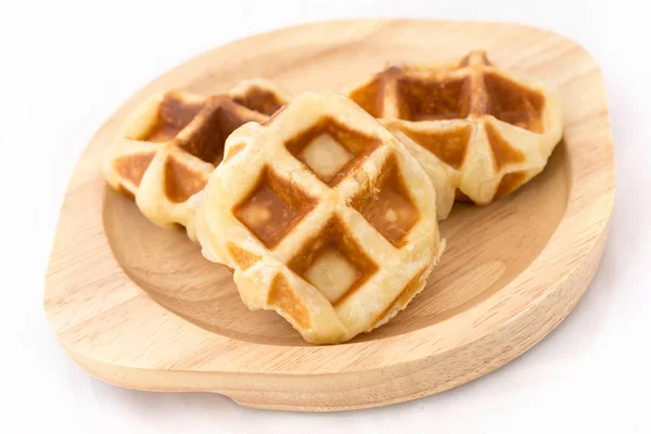 Ahşap tabak üzerinde küçük gözleme