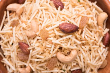 Hint derin kızarmış falahari chivda veya chiwada veya upwas chivada veya kuru meyve, navaratri favori açlık reciepe veya herhangi bir hindu vrat Hindistan ile patates chivada