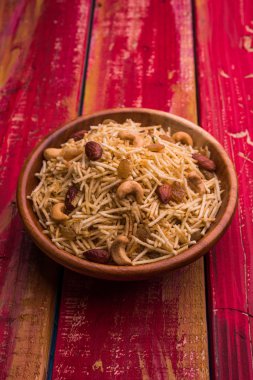 Farsan veya chivada veya chakna sıcak çay ile Hint ünlü aperatif olarak