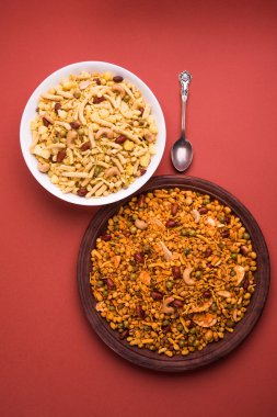 Farsan veya chivada veya chakna sıcak çay ile Hint ünlü aperatif olarak