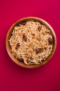 Farsan veya chivada veya chakna sıcak çay ile Hint ünlü aperatif olarak