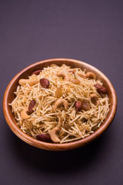 Farsan veya chivada veya chakna sıcak çay ile Hint ünlü aperatif olarak