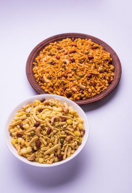 Farsan veya chivada veya chakna sıcak çay ile Hint ünlü aperatif olarak