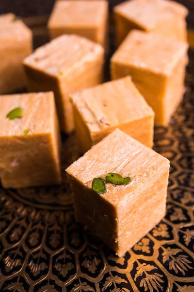 Close-up of soan papdi or son papdi with almonds and pistachio or pista — Stock Photo, Image