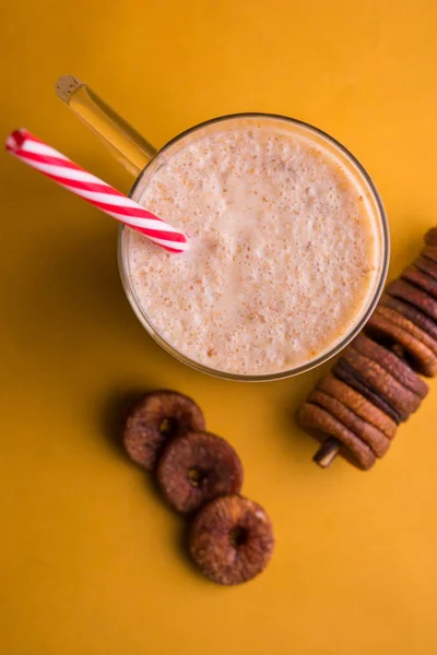 Anjeer milk shake or fig milk shake, health drink with dried figs, selective focus — Stock Photo, Image