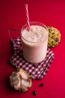 muhallebi elma muzlu süt. Muhallebi elma ya da sitafal hamuru süt ile harmanlanmış. sitafal muzlu süt