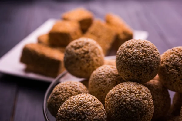 Cholai oder rajgira oder amarnath samen laddo und chikki oder Kuchen, süße und gesunde indische Kost — Stockfoto