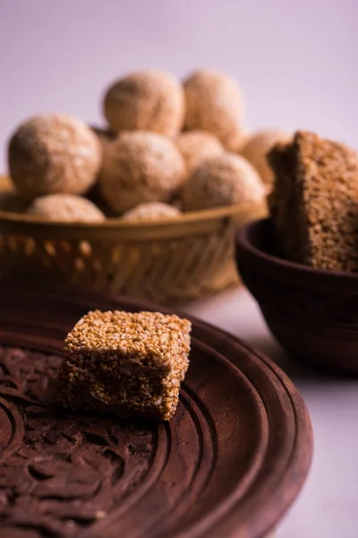 Cholai of Rajgira of Amarnath zaad laddo en chikki of taart, Indiaas zoet en gezond eten — Stockfoto