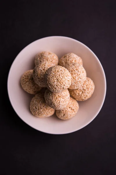 Cholai ke laddo o Rajgira laddu o Amaranth ladoo en el tazón, enfoque selectivo —  Fotos de Stock