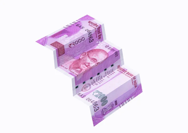 Rupia india 2000 billete doblado como pasos, aislado sobre fondo blanco, recién introducido rupias 2000 billete de moneda de la India como una escalera, moneda india y pasos, la India y el concepto de dinero blanco —  Fotos de Stock