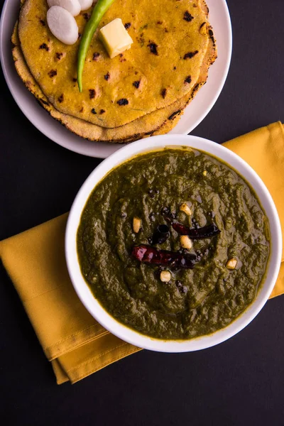 Makki di roti a sarso ka saag, slavné Severní indické potraviny — Stock fotografie