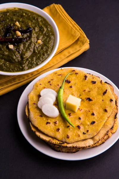 Makki di roti και sarso κα saag, διάσημο Βόρεια ινδική τροφίμων — Φωτογραφία Αρχείου
