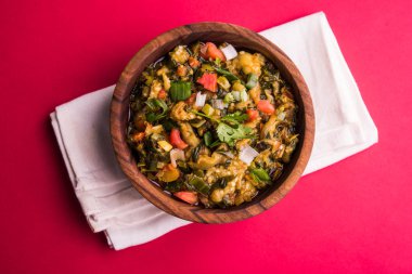 Güney Asya gıda maddesini, maharashtra, tadı Jowar un düz ekmek veya bhakar veya bhakri ile büyük içinde popüler Baigan Bharta - patlıcan püresi olduğunu