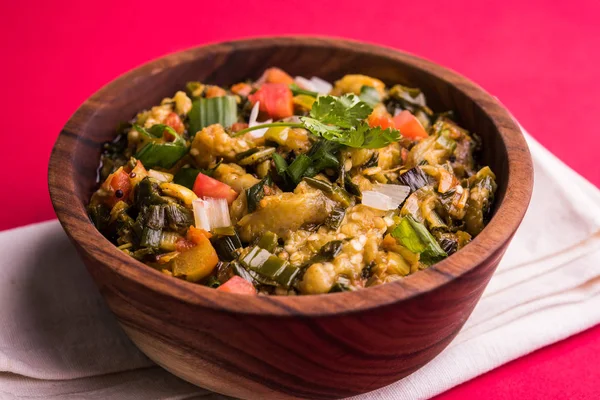 Güney Asya gıda maddesini, maharashtra, tadı Jowar un düz ekmek veya bhakar veya bhakri ile büyük içinde popüler Baigan Bharta - patlıcan püresi olduğunu