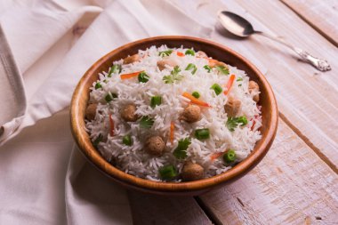 Güney Asya gıda maddesini, maharashtra, tadı Jowar un düz ekmek veya bhakar veya bhakri ile büyük içinde popüler Baigan Bharta - patlıcan püresi olduğunu