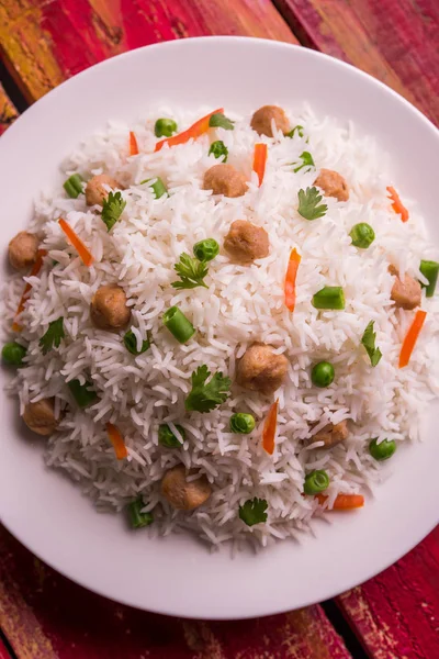 Yummy soya pulao or pilav or pulav or rice or soyabean chunk fried rice with peas and beans, indian or pakistani cuisine — Stock Photo, Image