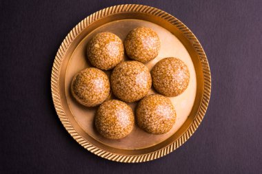 Ke gidecektir til veya laddu veya susam tatlı laddu Til